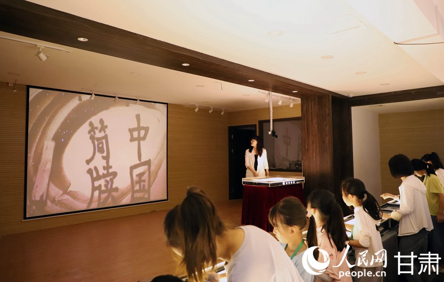 以沙为墨 让敦煌艺术流动于指间【7】